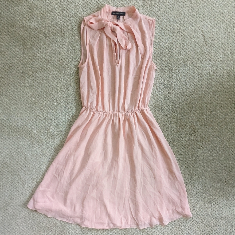 Banana Republic Sleeveless Tie-Neck Vee Dress in Coral Peach